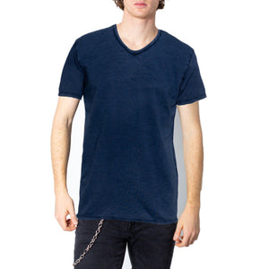 Brian Brome Men T-Shirt