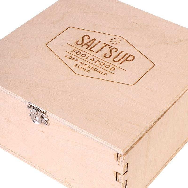 Wooden gift box with 9 gourmet salts and peppers