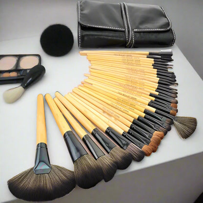 Sculptor 32 Piece High Quality Wooden Makeup Brush Set | Pharmacy