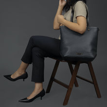 Load image into Gallery viewer, Dublin Leather Tote
