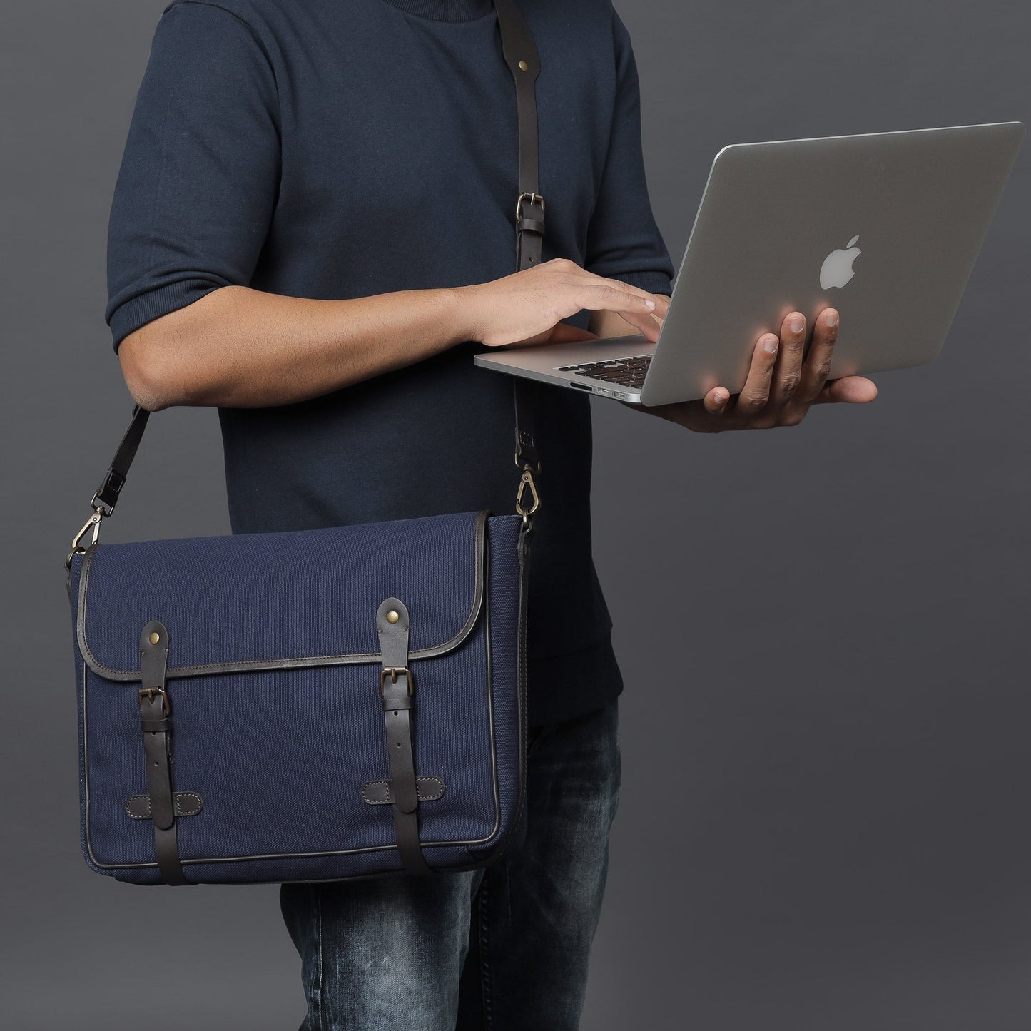 Oslo Canvas Messenger Bag | Oslo Collection