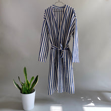 Load image into Gallery viewer, Handwoven Bathrobe Ole | Blue
