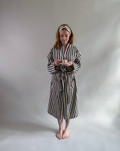 Load image into Gallery viewer, Handwoven Bathrobe Ole | Black
