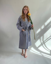 Load image into Gallery viewer, Handwoven Bathrobe Ole | Blue
