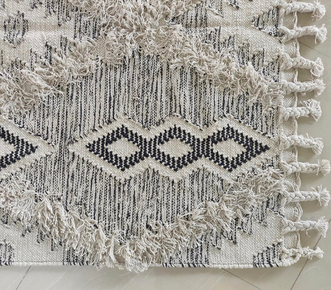 Fringed Diamond Pattern Rug with Braid Tassels | Rugs