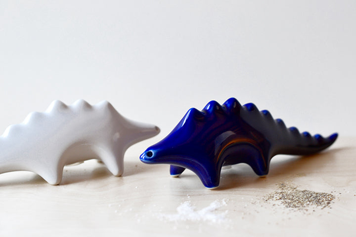 DINOSAUR salt and pepper shakers