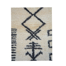 Load image into Gallery viewer, Moroccan Vanilla Soft Handknotted Rug
