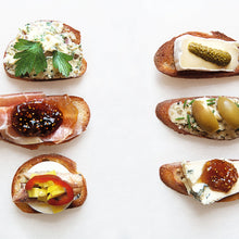 Load image into Gallery viewer, DiVina Garlic Stuffed Olives
