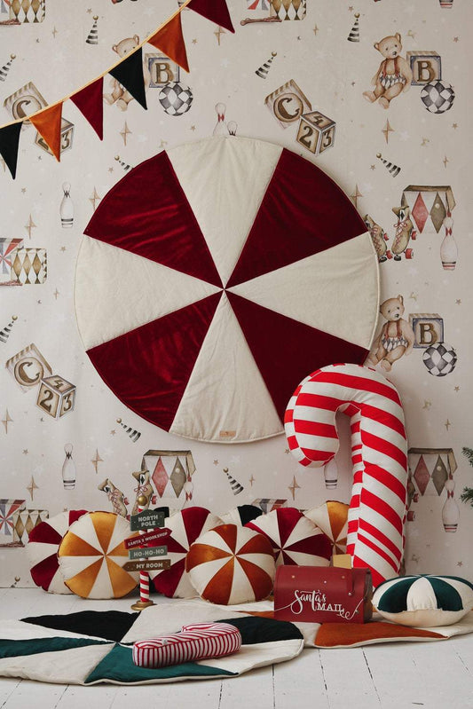 “Red Candy” Christmas Round Patchwork Mat | Color Your Soul Kids Decor