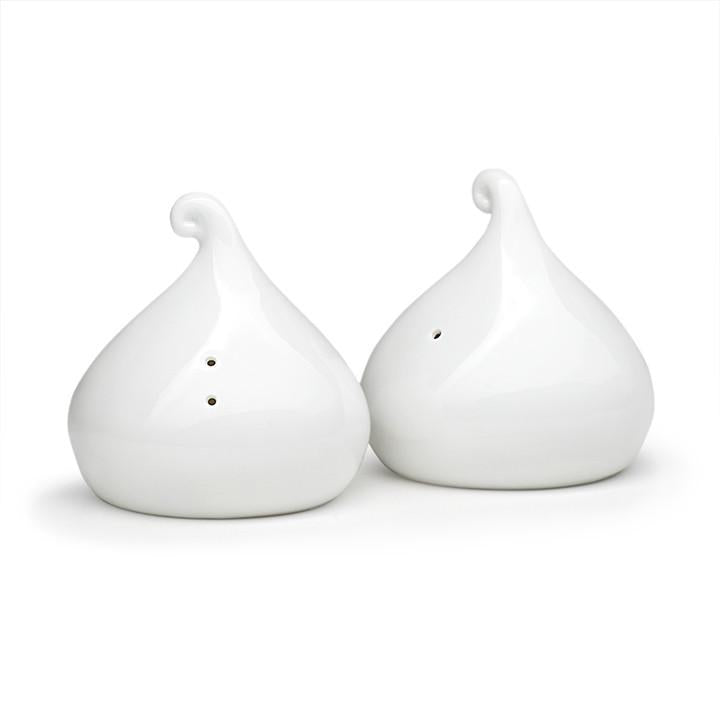 KISSES salt and pepper shakers